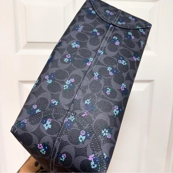 SOLD Coach Reversible City Tote Signature Floral Denim Cornflower Coated Canvas - Picture 6 of 13